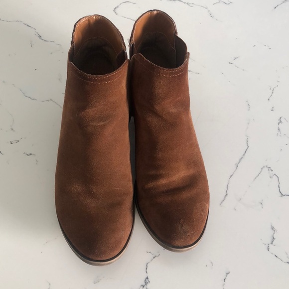 tan boots - Picture 2 of 4